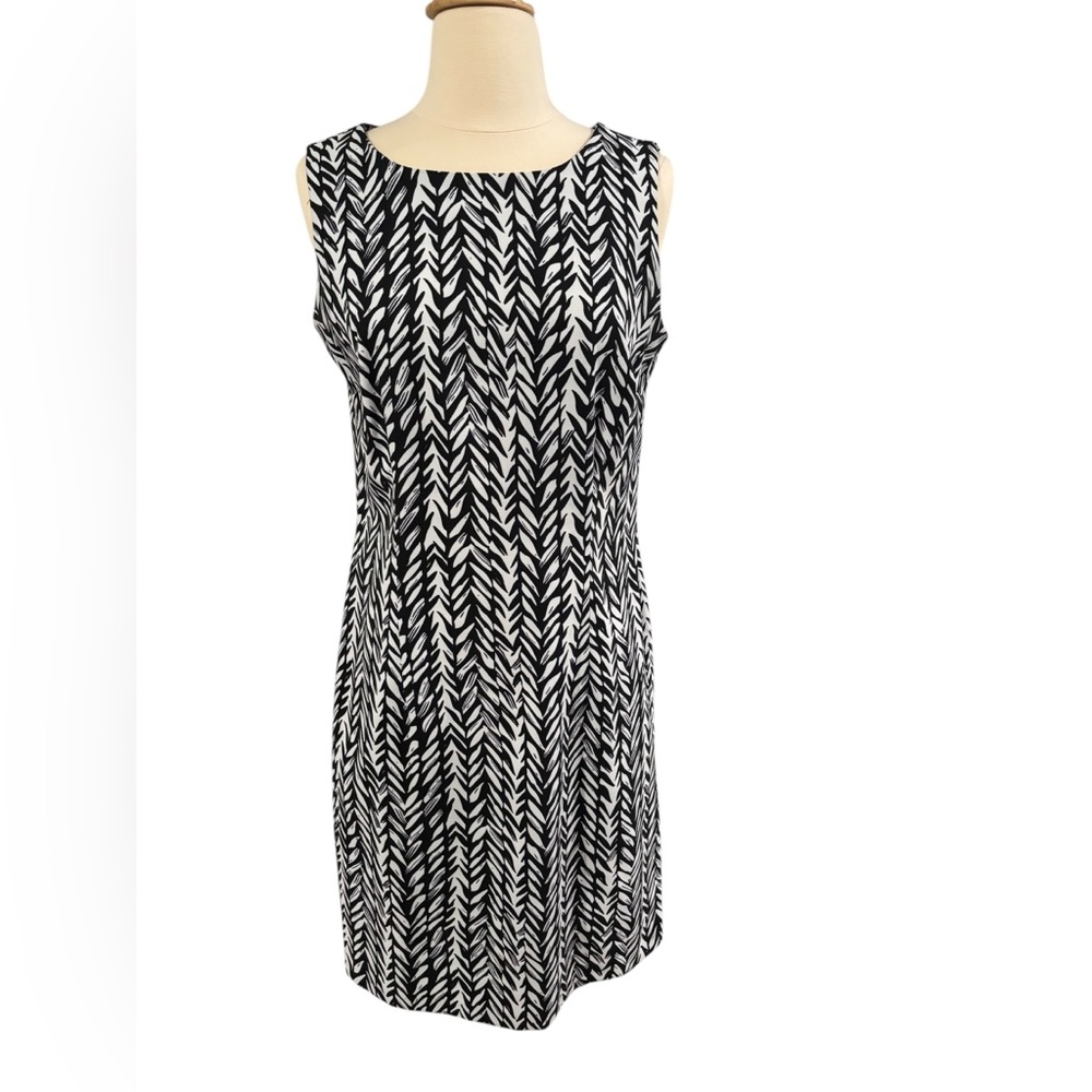 Soho Apparel Black and White Sleeveless Professional Cocktail Dress-size 8